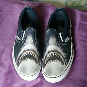 VANS SHARK CLASSIC SLIP ON