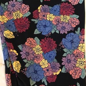 Lularoe black with flowers leggings TC