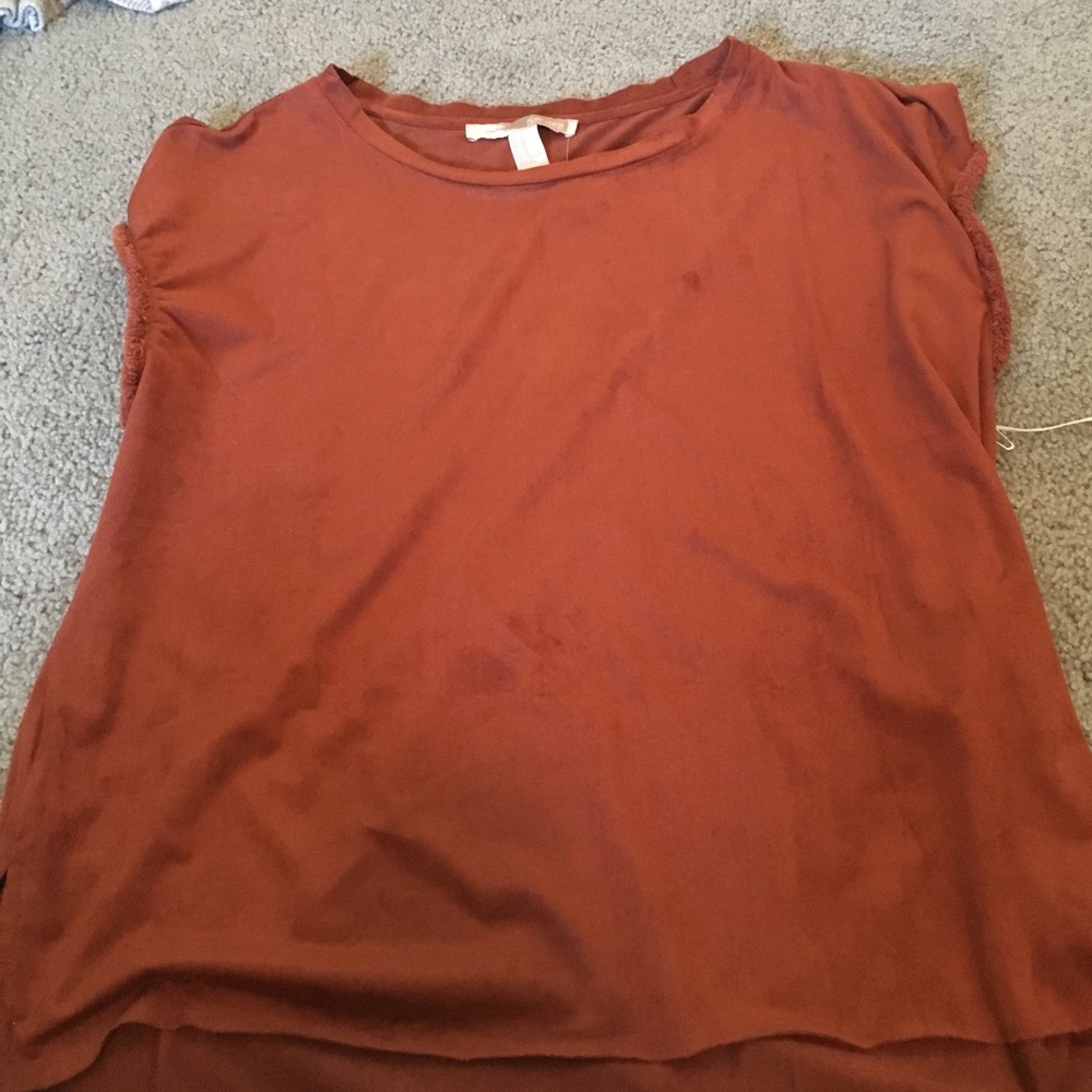 Rusty colored t-shirt