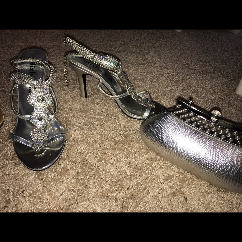 Silver rhinestone dressy shoes and clutch!!