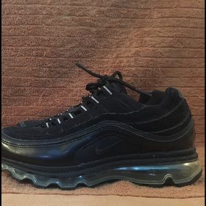 All black Nike Air Max. 6.5 Women's.