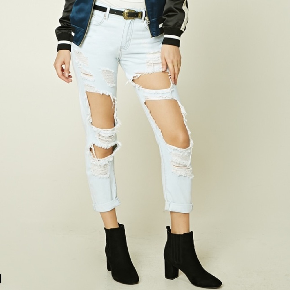 Destroyed boyfriend jeans