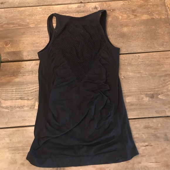 Black tank - Picture 2 of 4