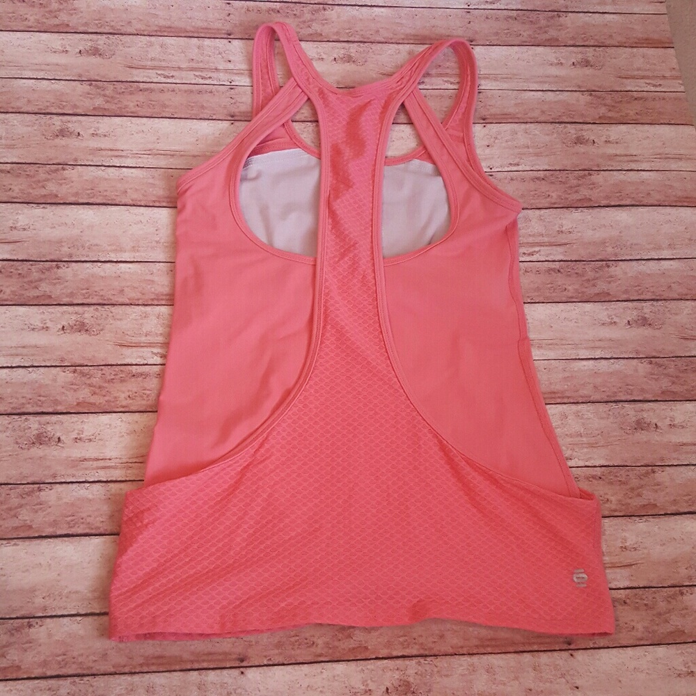 ** Weekend Sale** Tonic Workout Top - Size XS