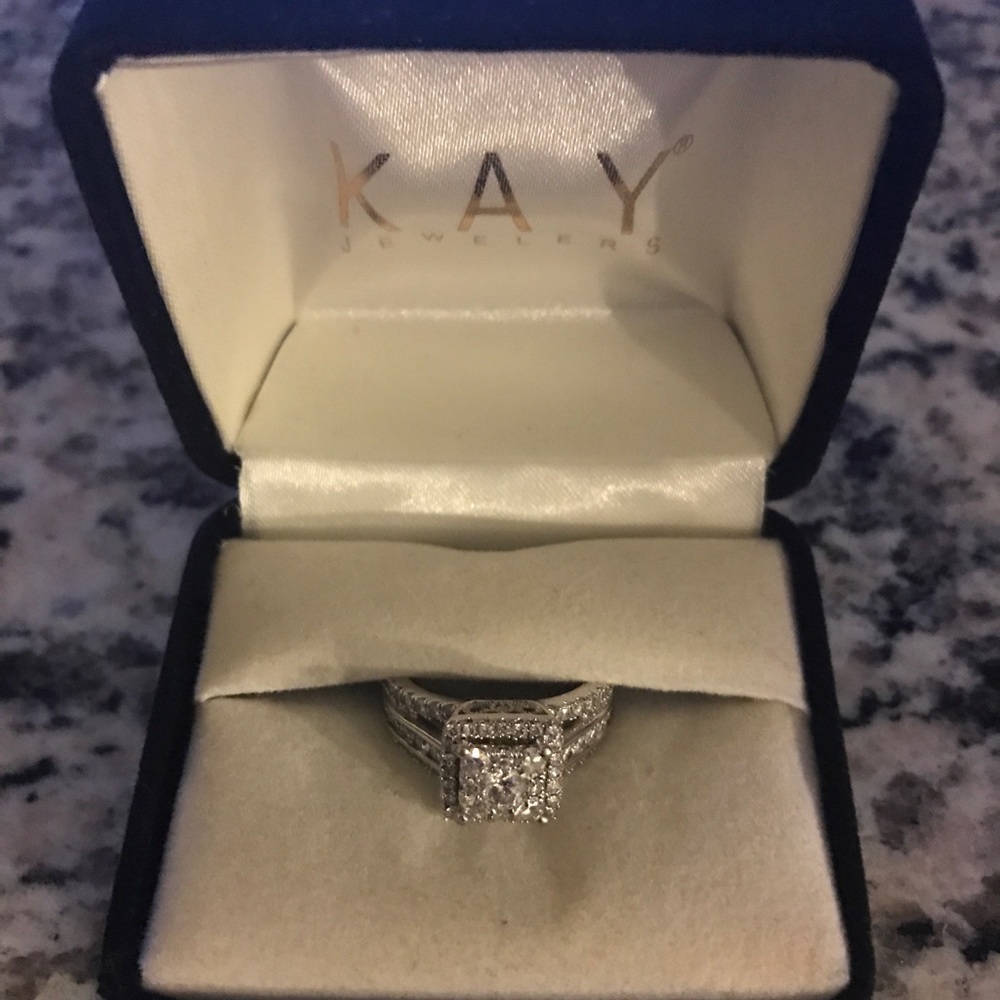 Robbins brothers diamond engagement ring