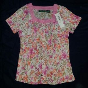 **SOLD** Brand new floral print crushed blouse