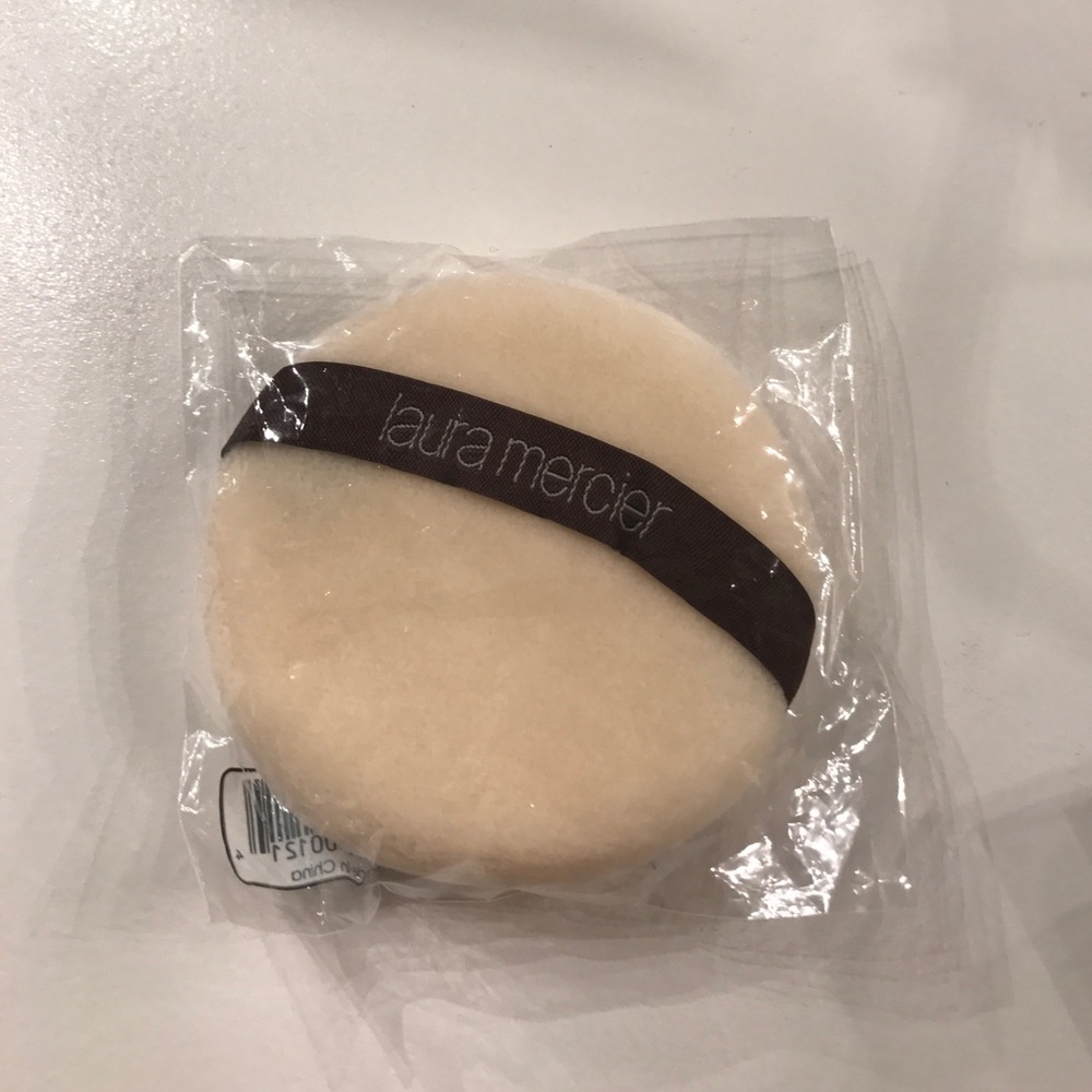 Laura mercier puff.