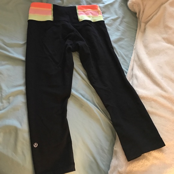 Lululemon Wunder Under Crops - Picture 2 of 4