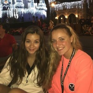 Meet your Posher, Claire