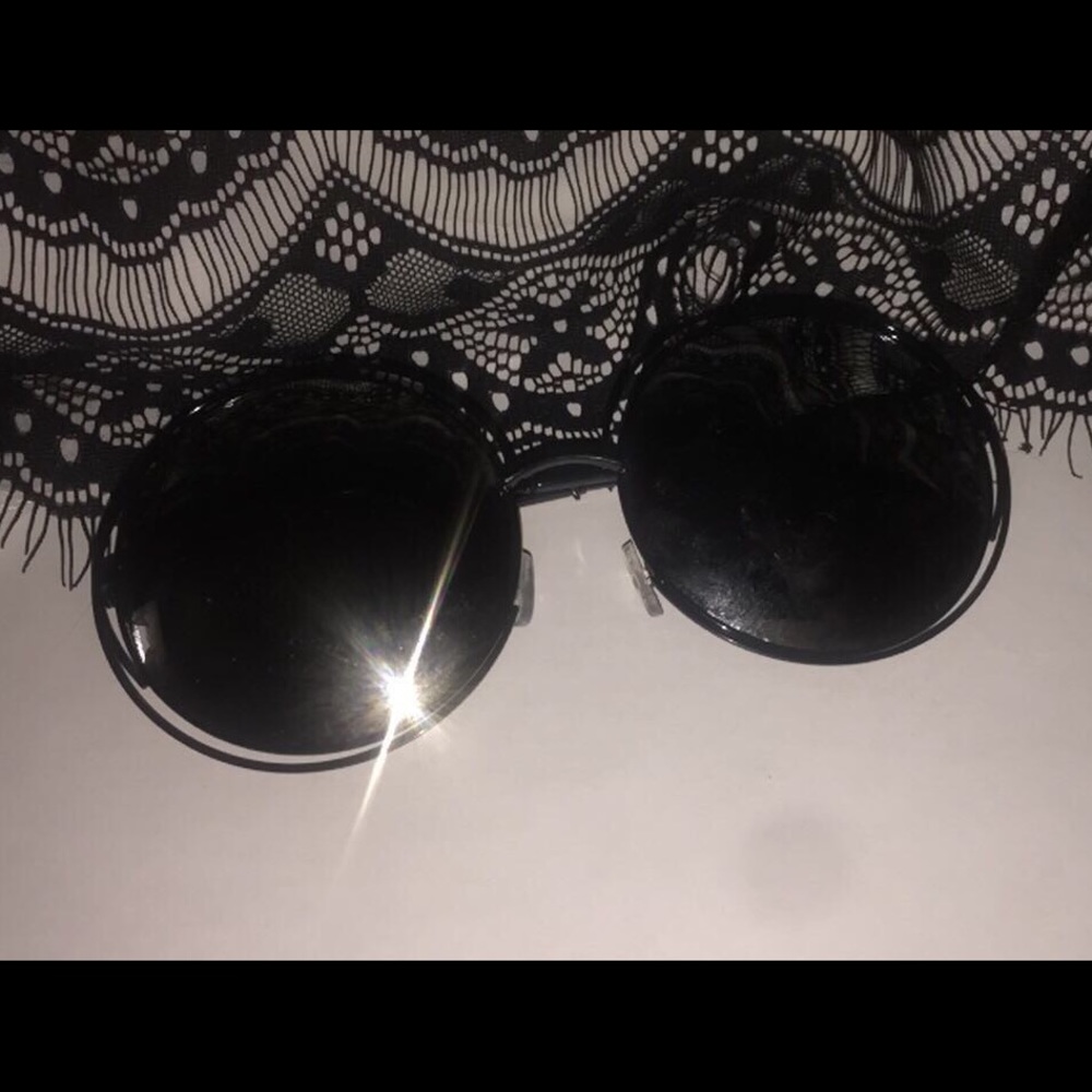 Black Sunglasses with Mirror Lenses