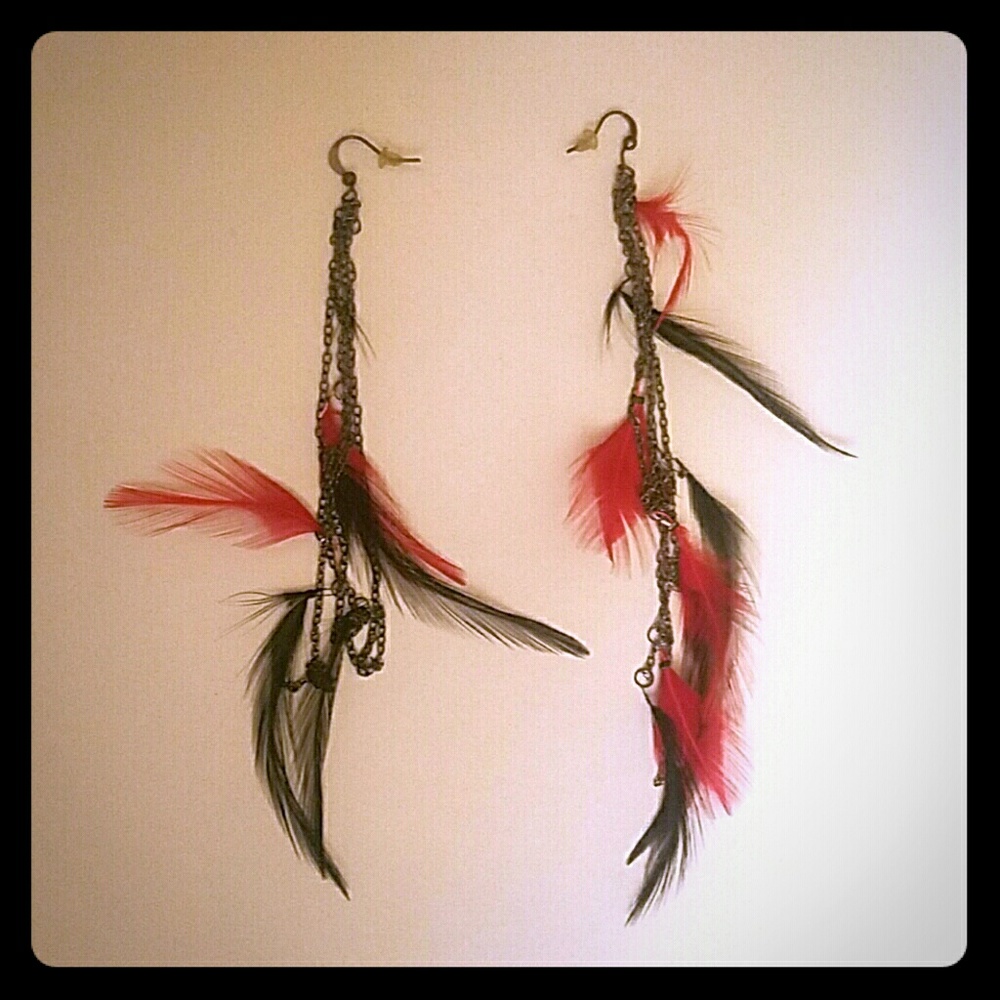 Long chain earrings with black and red feathers