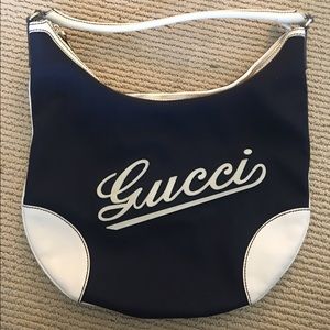 Lightly used authentic Gucci Handbag.