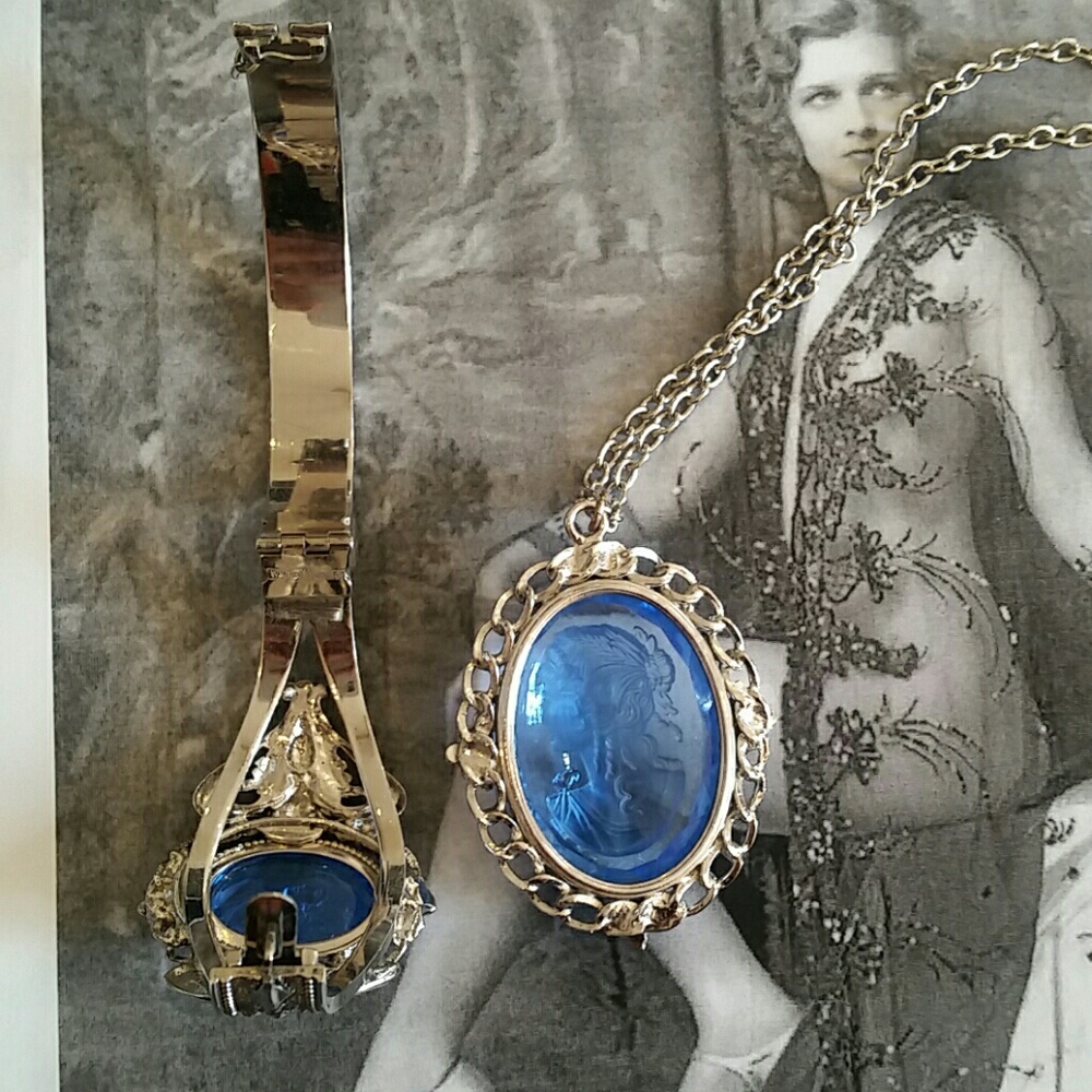 H/P Vintage Whiting & Davis blue glass cameo set - Picture 7 of 8