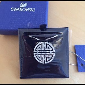 Swarovski crystal pendant necklace - brand new!
