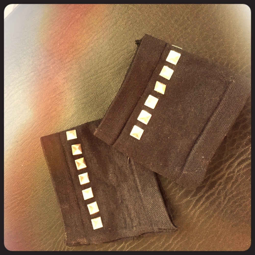 NWOT Black Studded Fingerless Gloves