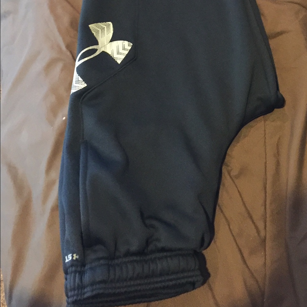 Sweats size large but they fit like mediums