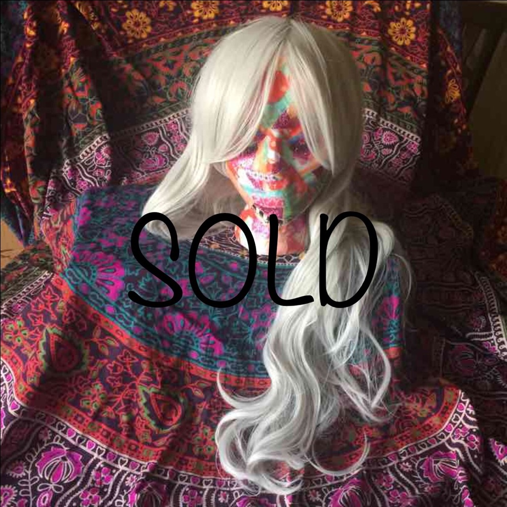 Platinum Synthetic Wig New in Box 24"
