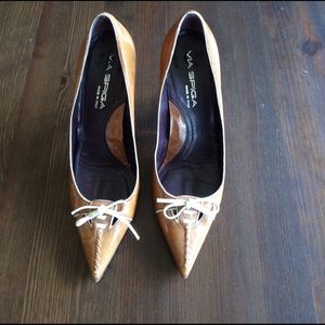 Via Spiga Pumps, Camel with cream accents. Sz 7