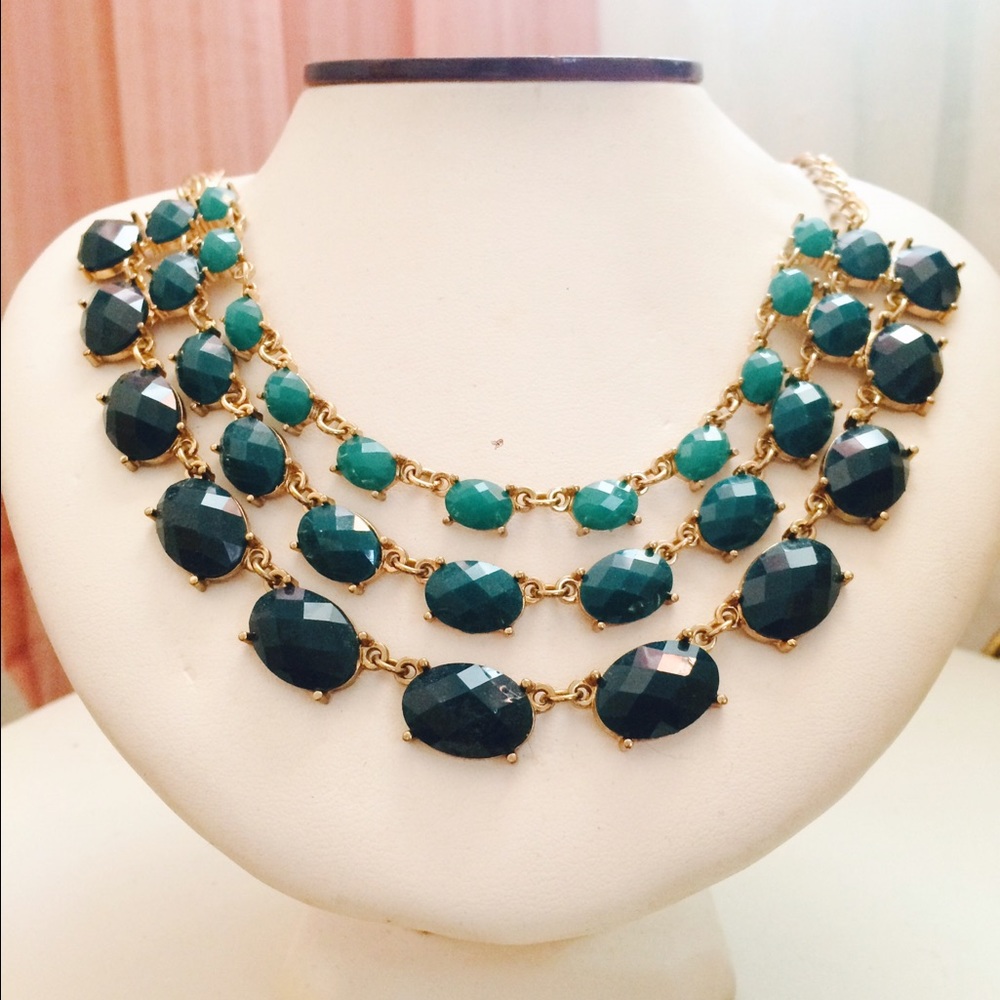 Different shades of green necklace