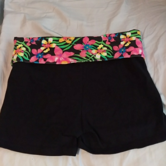 Pink Tropical Print Yoga Short - Picture 4 of 4