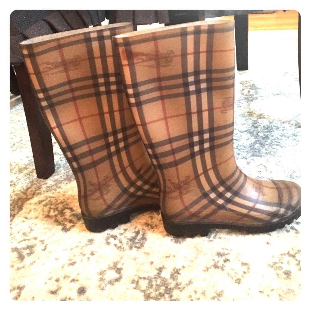 100% authentic Burberry rain boots!