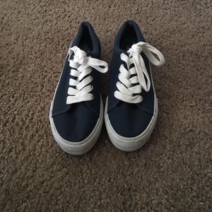 Gently worn Steve Madden tennis