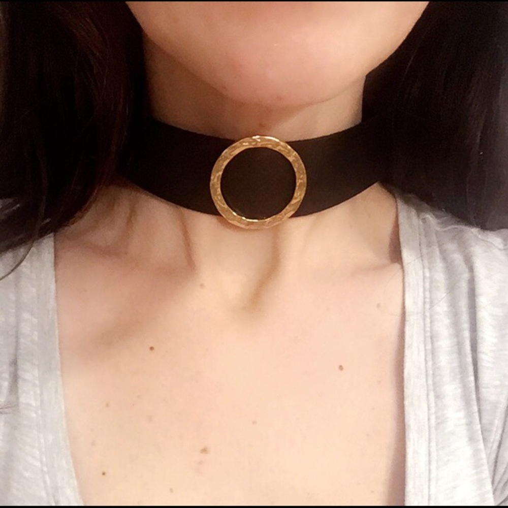 Black faux leather choker👠