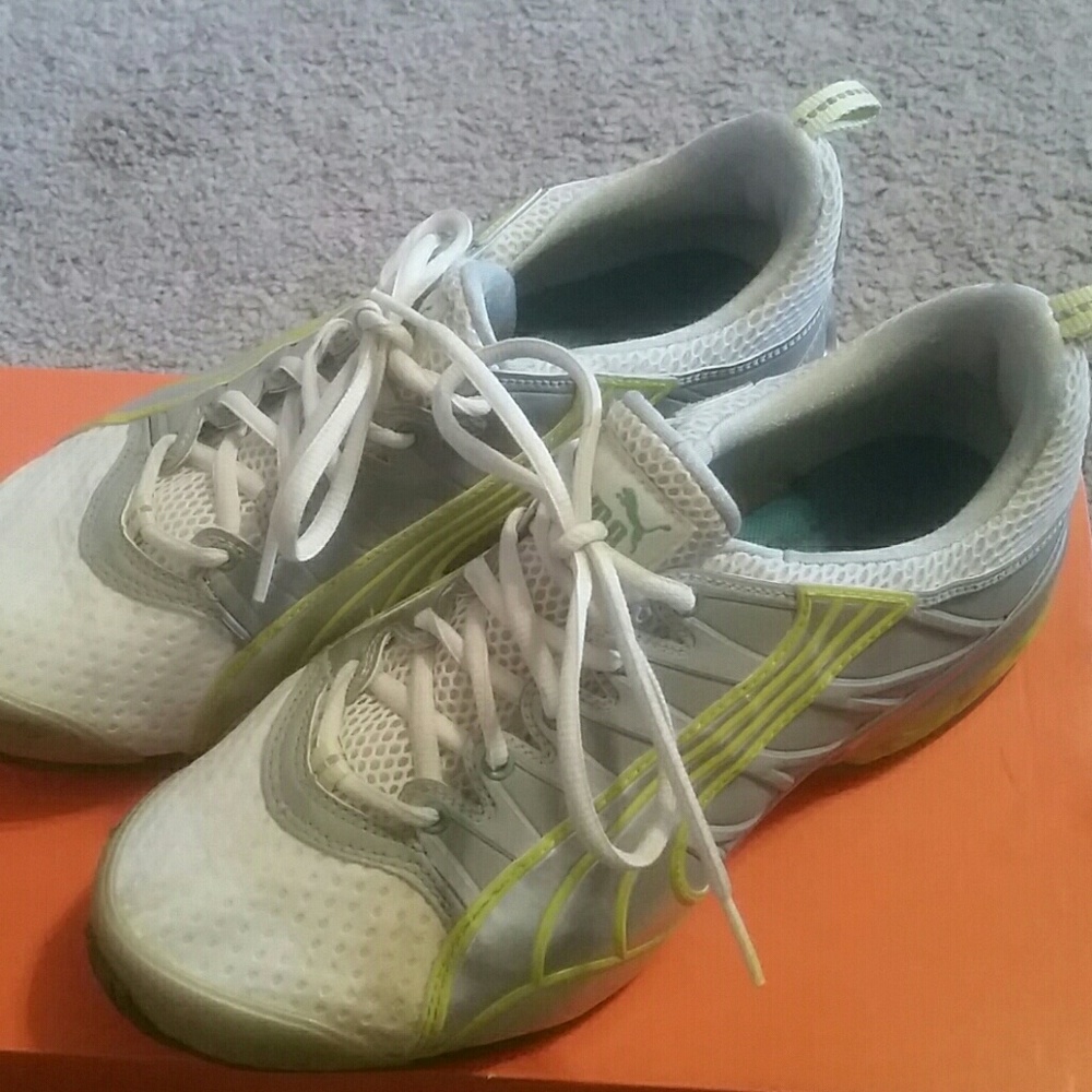 Womens pumas