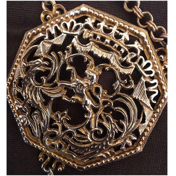 Vintage Mid Century 1960s 50s LISNER Filagree Lion Shield Necklace Pendant Chain - Picture 3 of 8