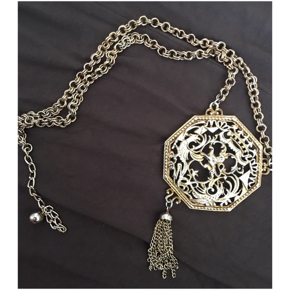 Vintage Mid Century 1960s 50s LISNER Filagree Lion Shield Necklace Pendant Chain - Picture 4 of 8