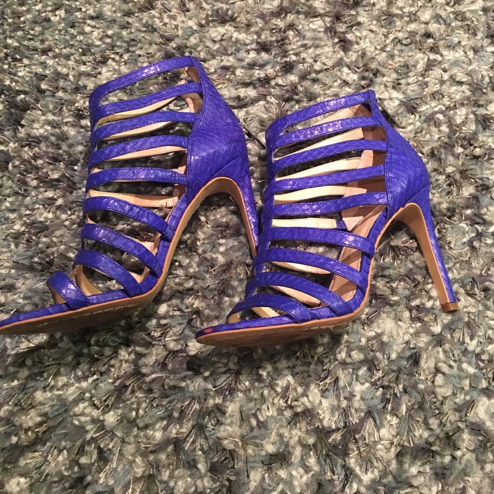 Vince Camuto gladiators* Final Price*