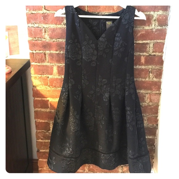 Little black dress - Picture 1 of 3