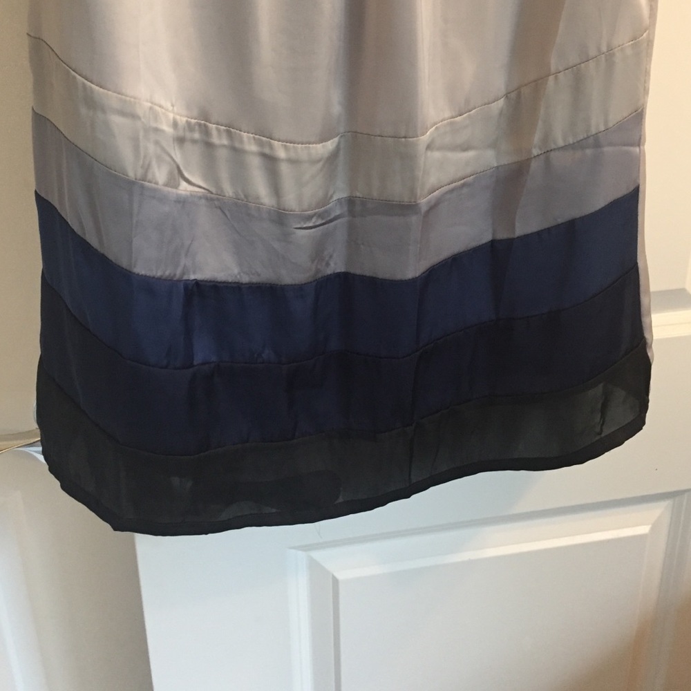 Color block dress. - Picture 3 of 4