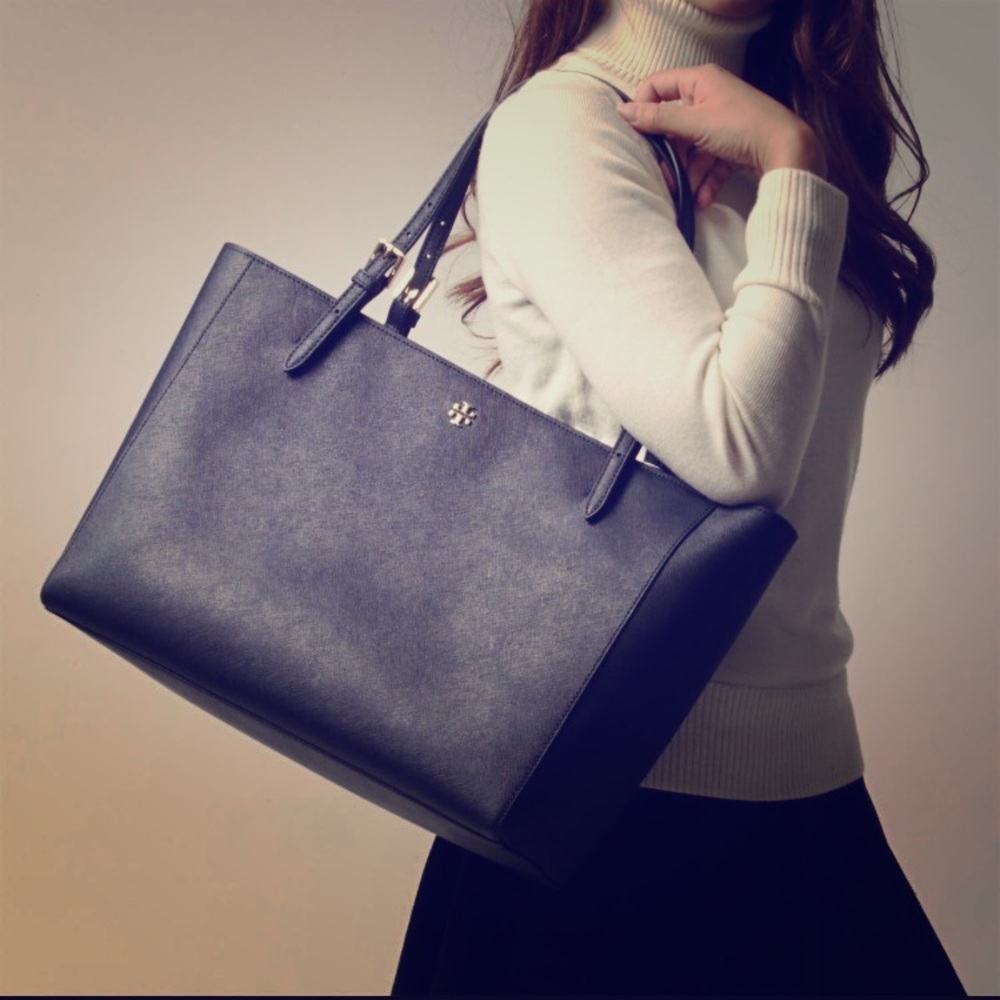 Tory Burch 'York' Buckle Tote (Navy)
