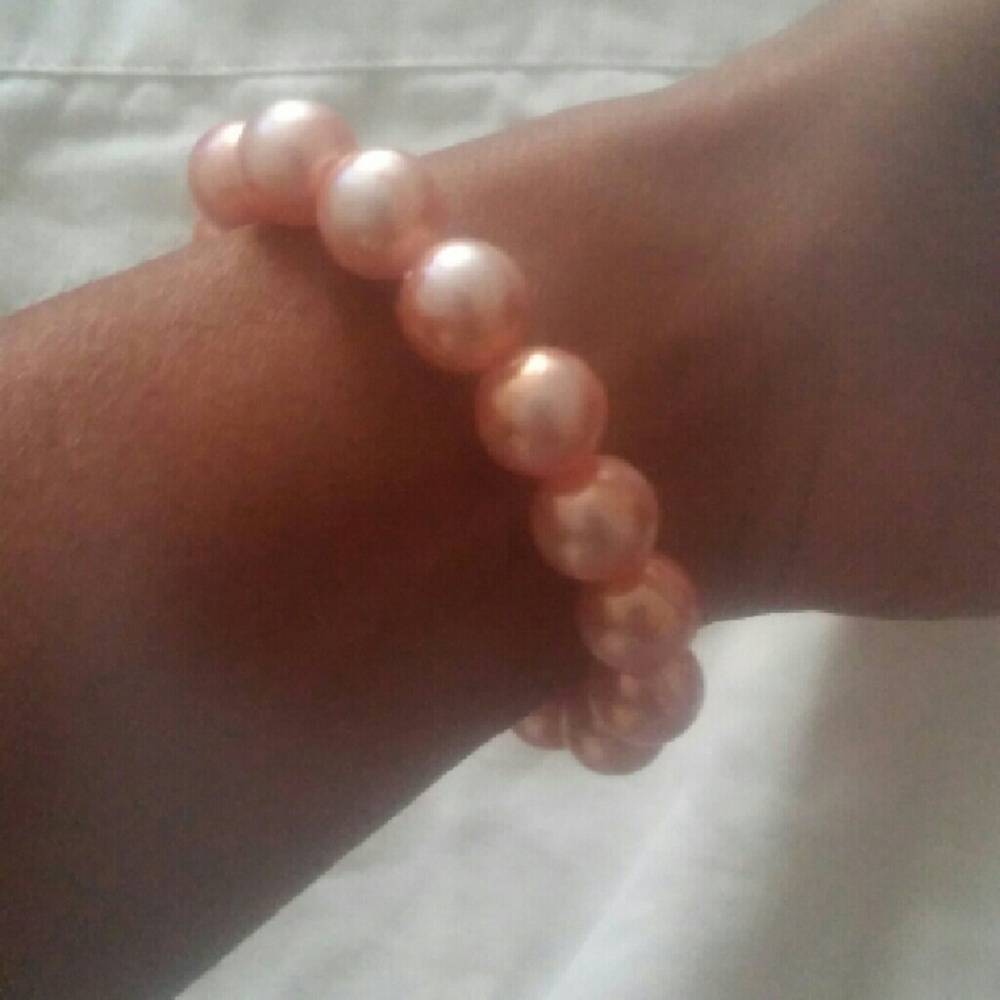 Pink pearl bracelet