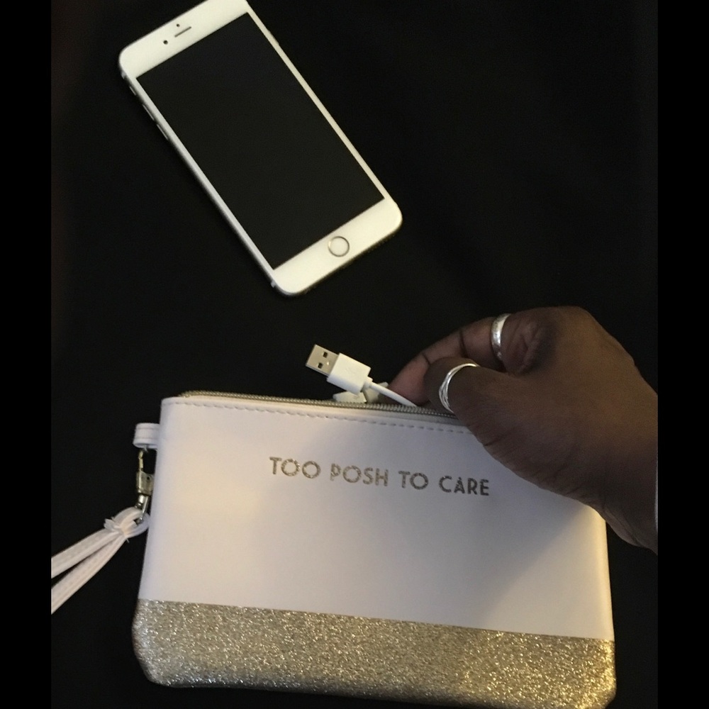Chargeable IOS/Android Clutch NWOT
