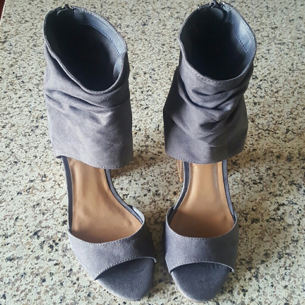 🎉HP🎉Dove grey chunky-heeled shoes