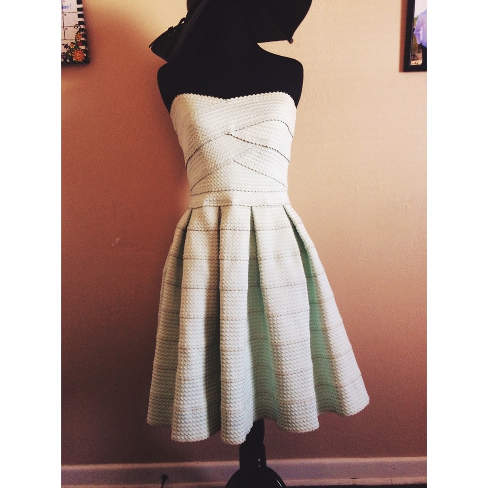 PRICE DROP‼️ Strapless Dress🌸