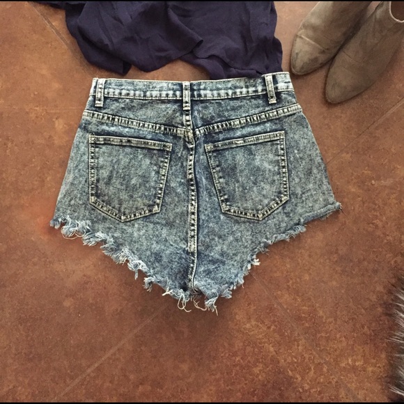 Iris Jeans Shorts - Picture 2 of 2
