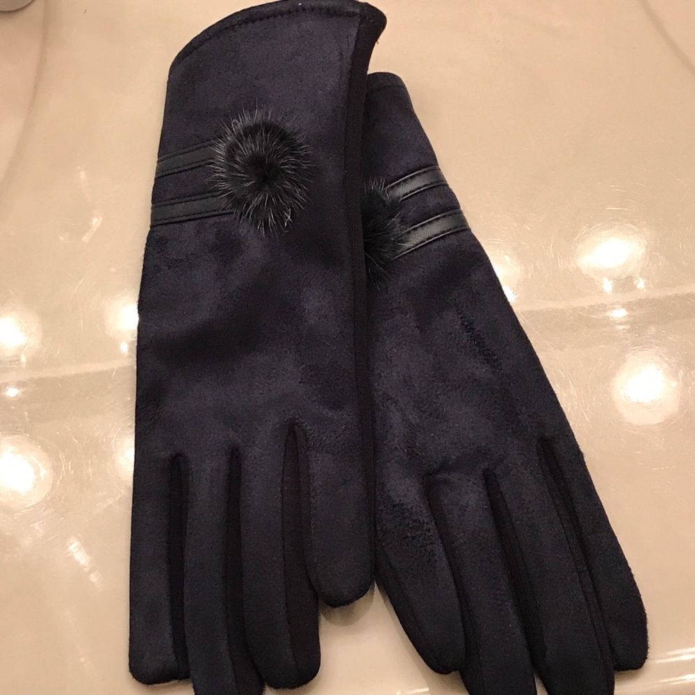 Navy blue woman's touchscreen gloves.