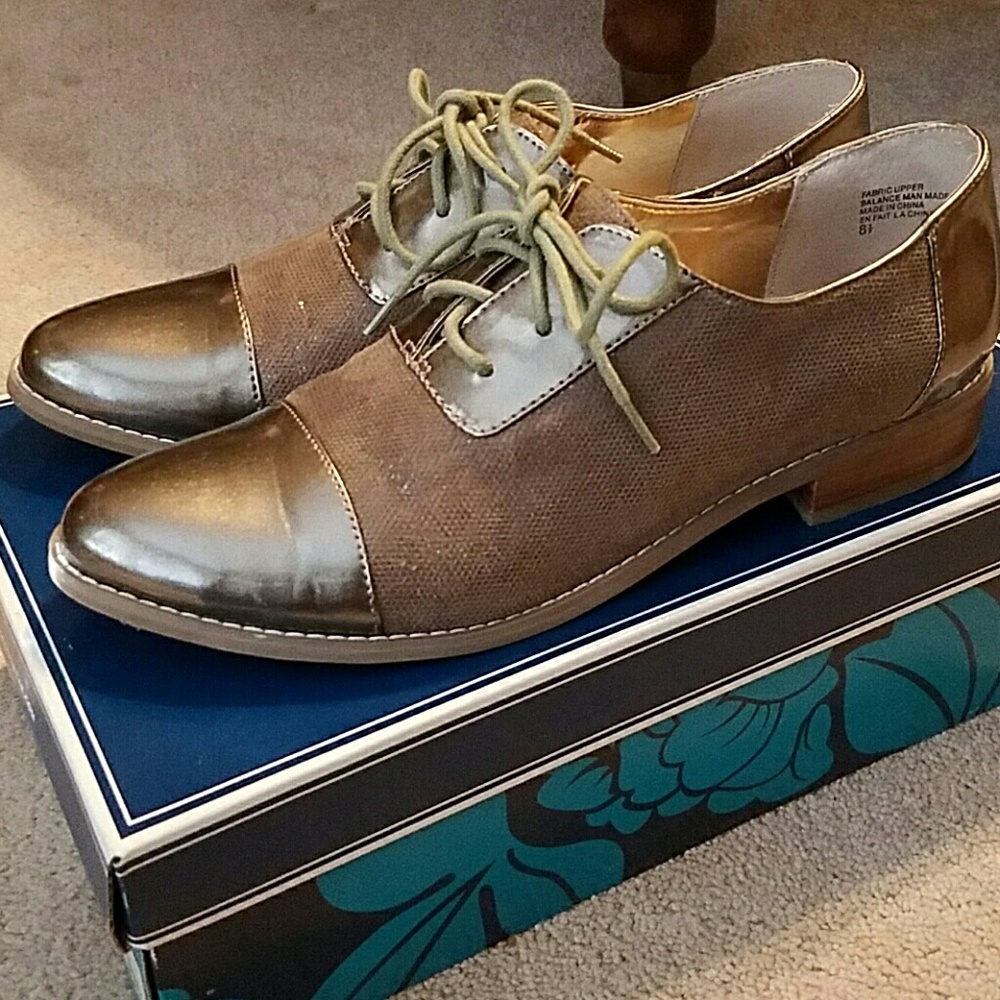 Shoes - Picture 2 of 4