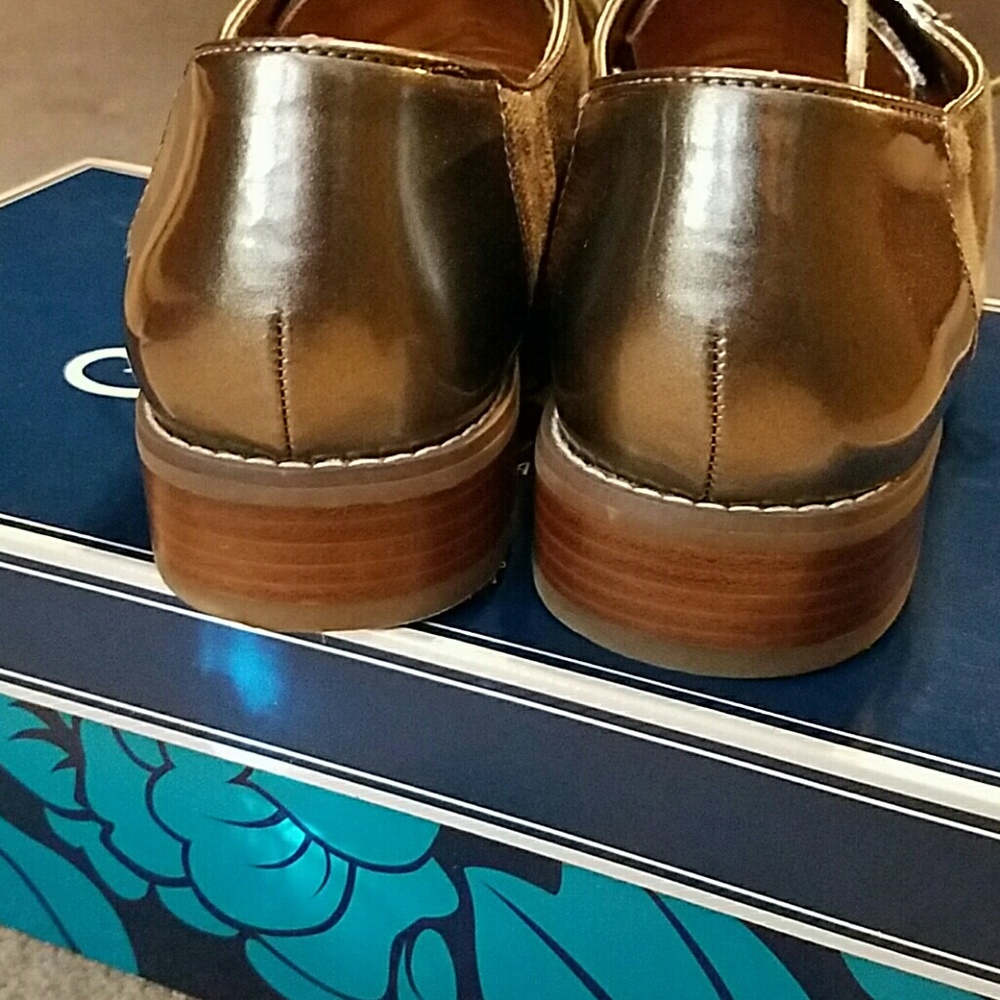 Shoes - Picture 3 of 4