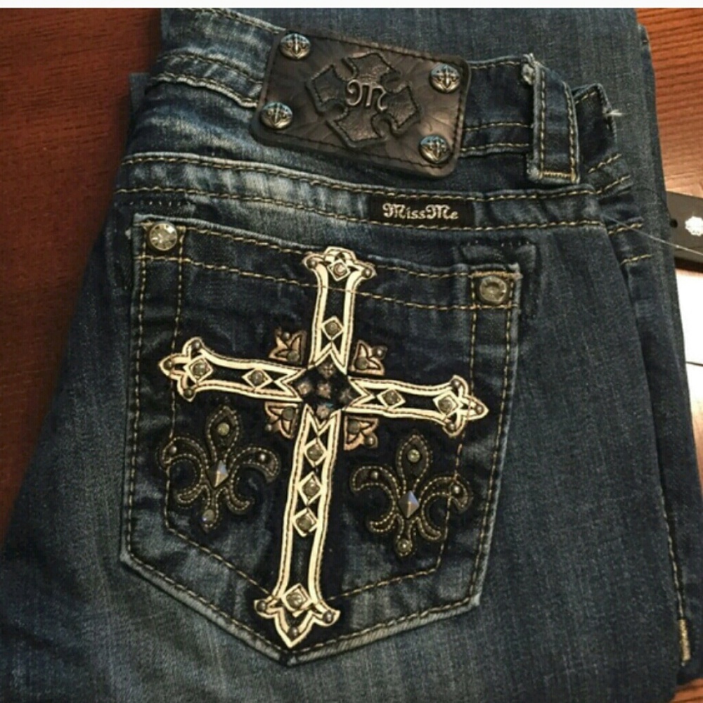 ISO Miss Me waist size 34