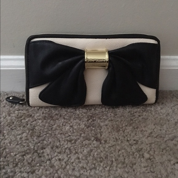 New Betsey Johnson Bow Wallet - Picture 1 of 3