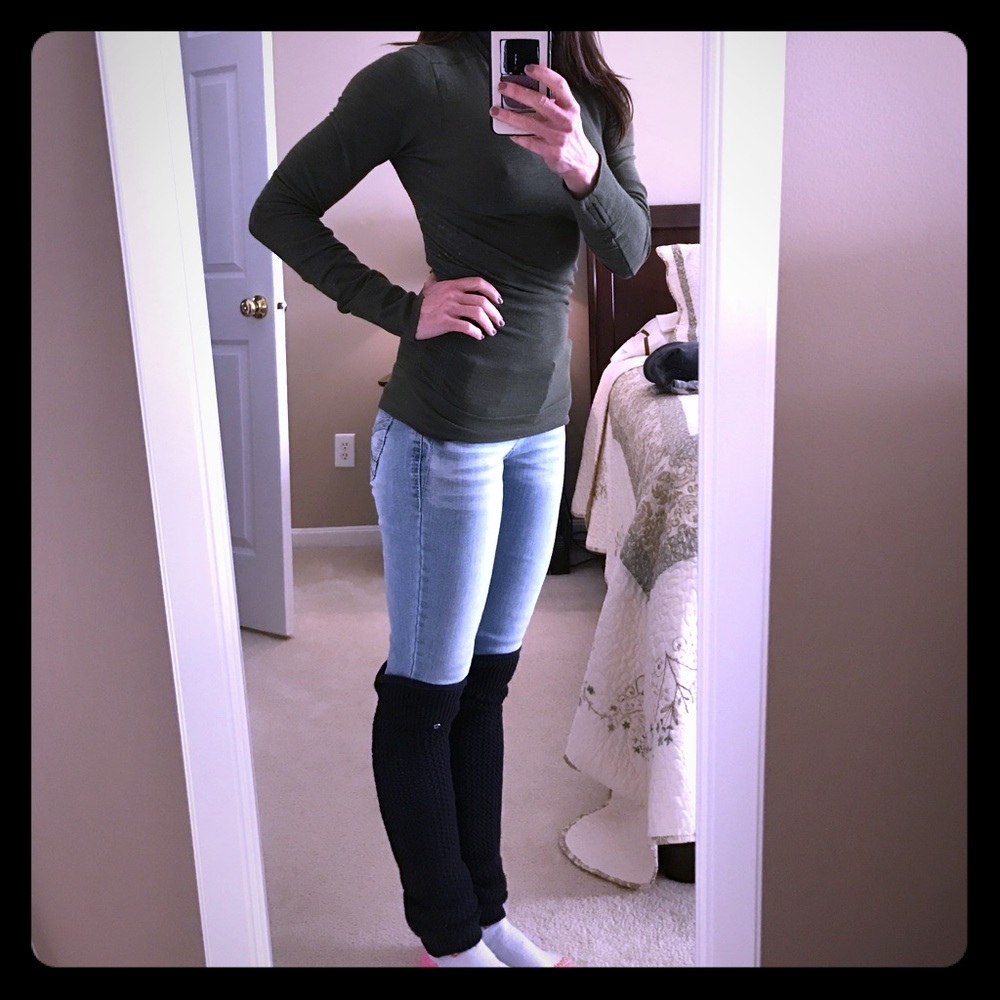 Athleta green turtle neck sweater 💚💚