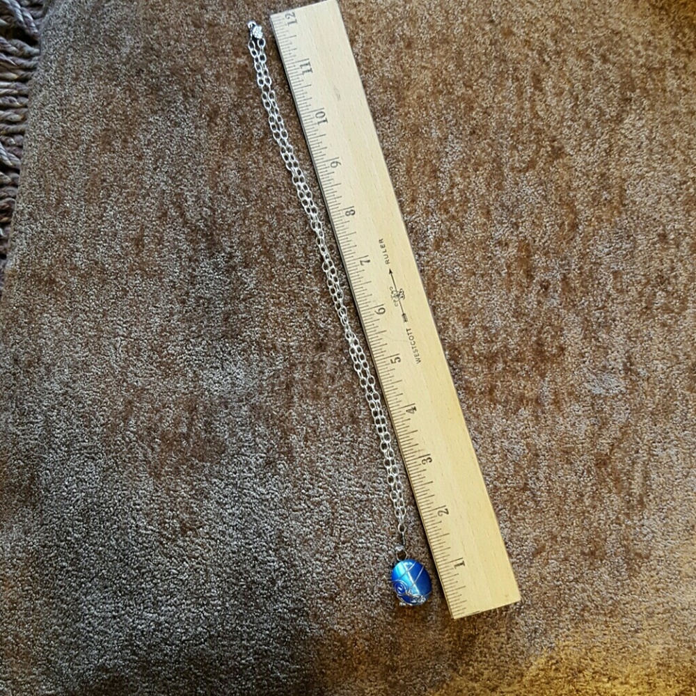 ⤵NWOT Sparkling blue necklace - Picture 2 of 3