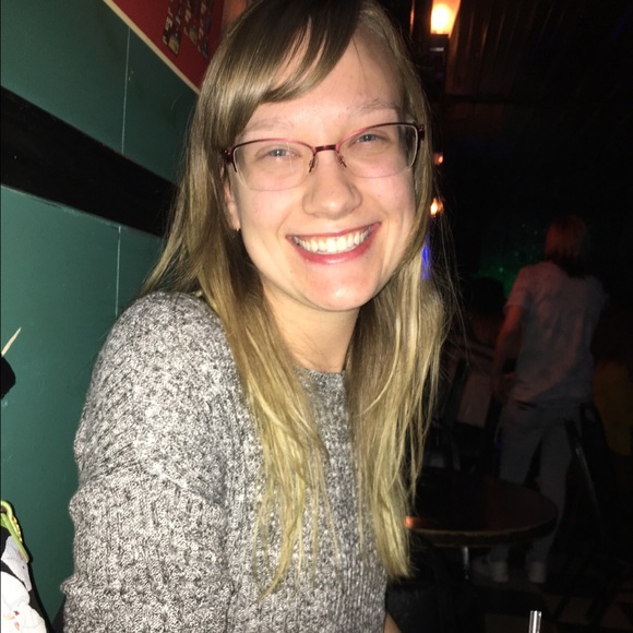 Meet your Posher, Sara - Picture 3 of 3