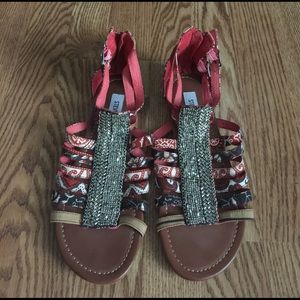 #1lb Steve Madden Sandals