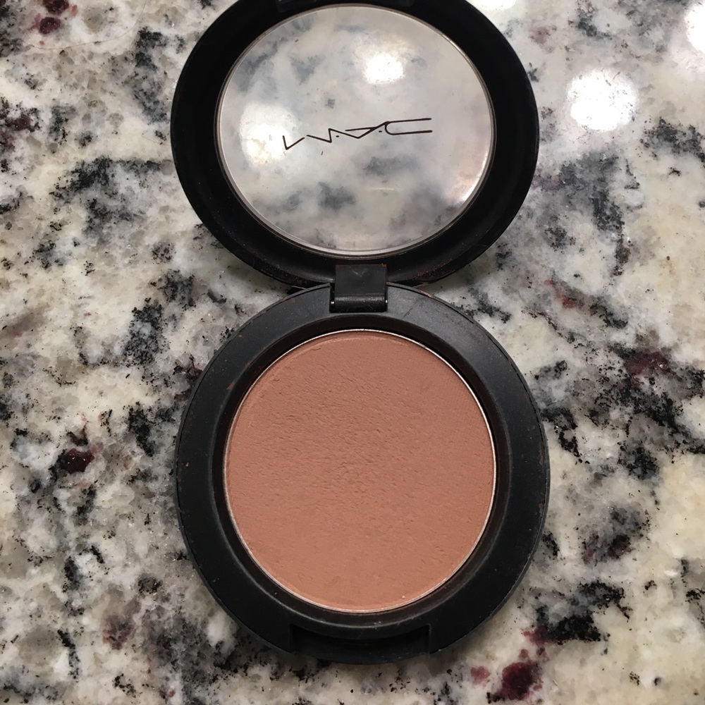 MAC powder blush in Harmony