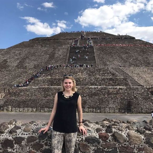 Meet your Posher, Liz - Picture 4 of 4